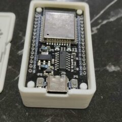 ESP32 DevKit koruma kutusu - USB-C port erişimi